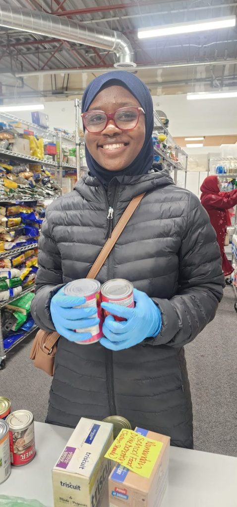 Volunteers at Halal Food Bank Canada, photo 4 of 20