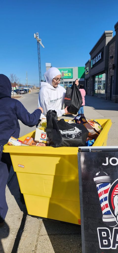 Volunteers at Halal Food Bank Canada, photo 18 of 20